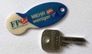 Schlüssel und FPÖ-Anhänger